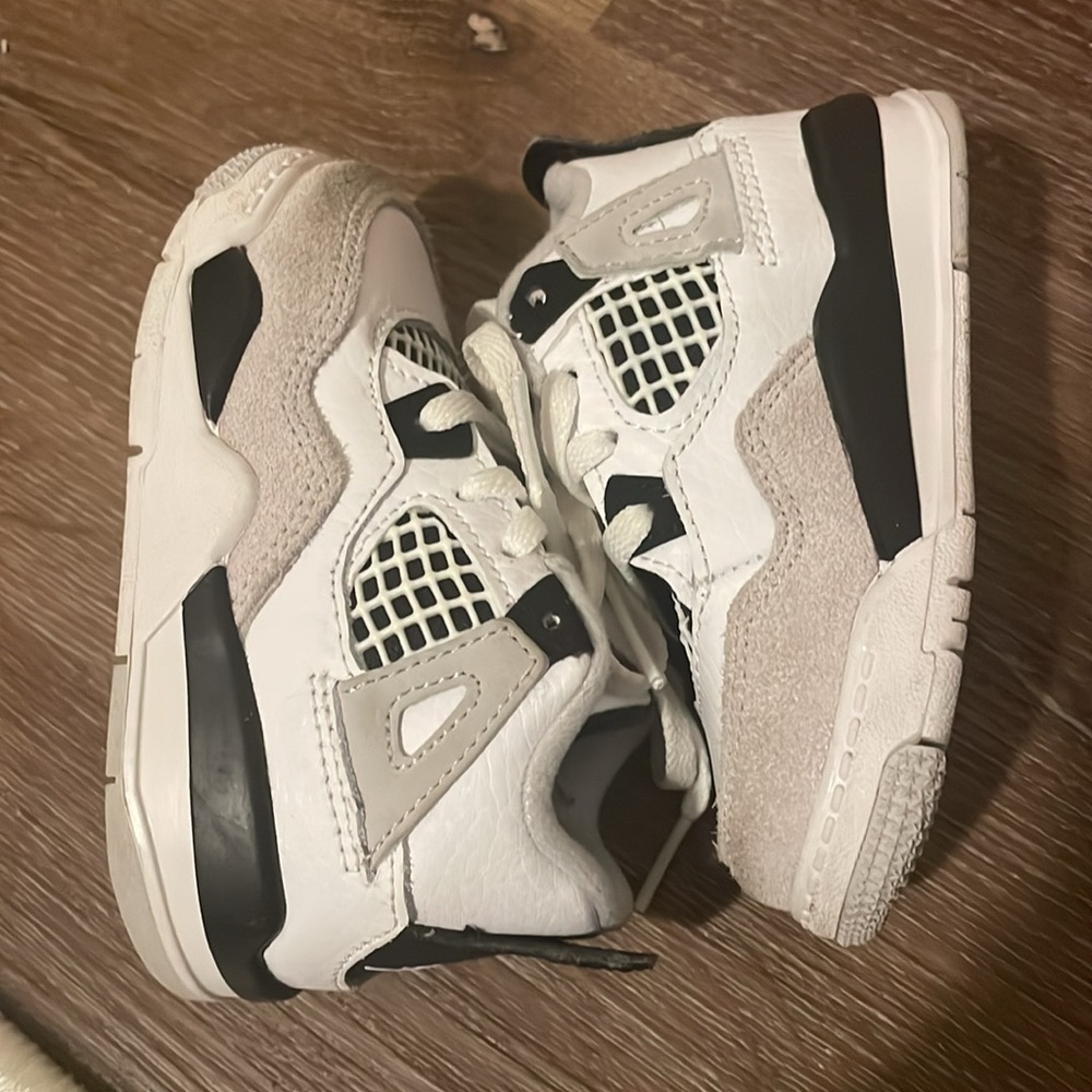 Jordan 4s military black
